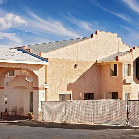Motel Super 8 By Wyndham Yucca Val/Joshua Tree Nat Pk Area Yucca Valley Exterior foto
